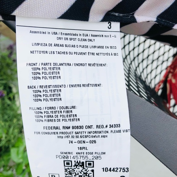 Outdoor & Indoor ‘Raindrops’ Pillow. Pre-stuffed. - Picture 7 of 8